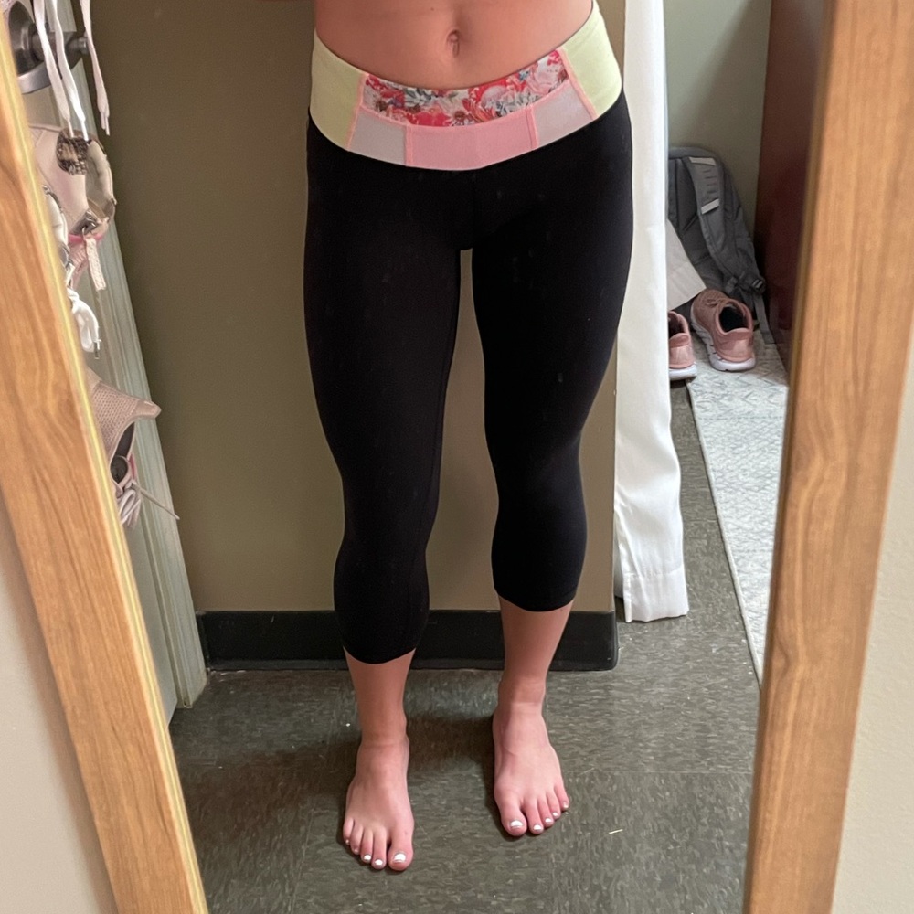 LULULEMON Reversible Cropped Leggings
